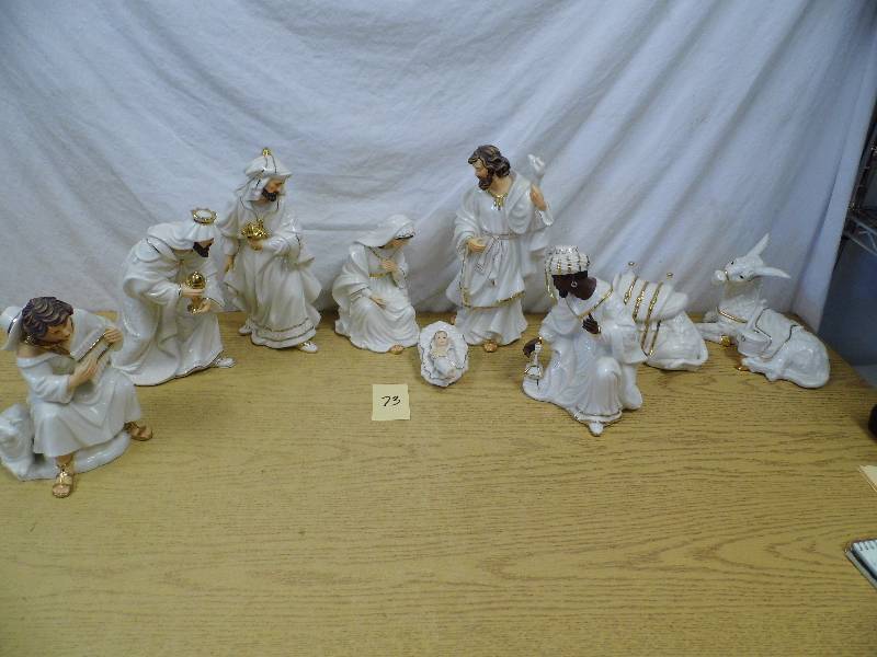 lot 73 image: Nativity Set