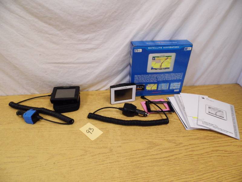 lot 93 image: 2 Nextar GPS Units