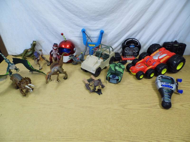 lot 102 image: Toys - Dinosaurs