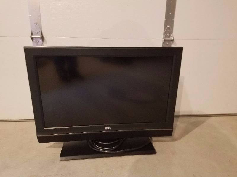 lot 119 image: LG 32 TV