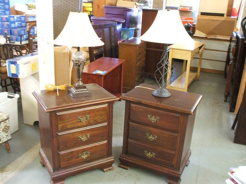 lot 403 image: PENNSYLVANIA HOUSE NIGHTSTANDS