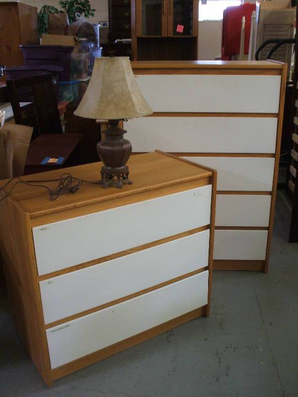 lot 407 image: DRESSERS WITH LAMP