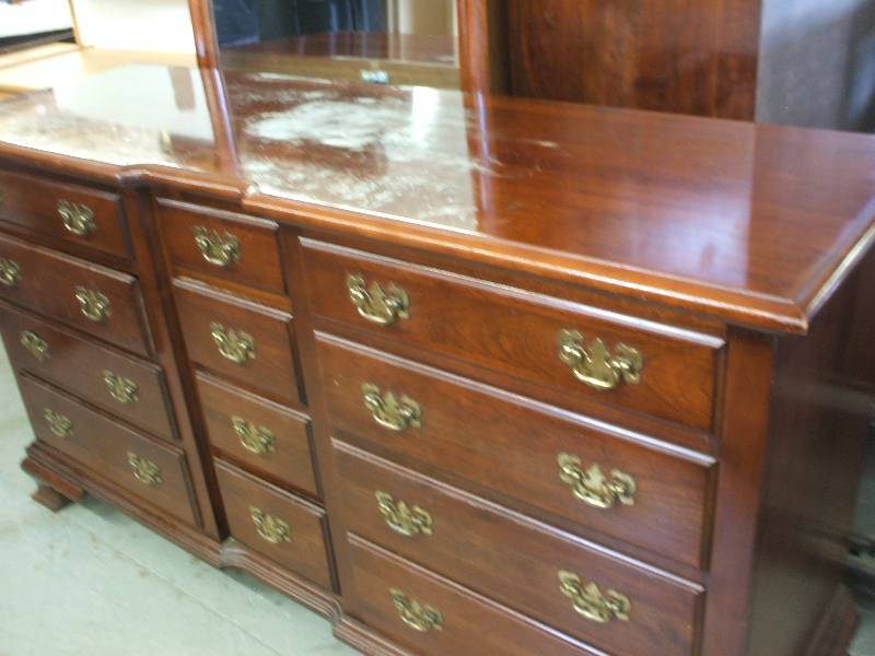 lot 405 image: PENNSYLVANIA HOUSE DRESSER WITH MIRROR