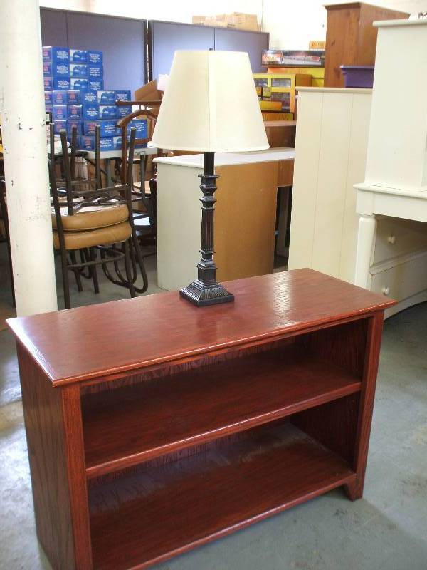 lot 414 image: OAK BOOKCASE WITH LAMP