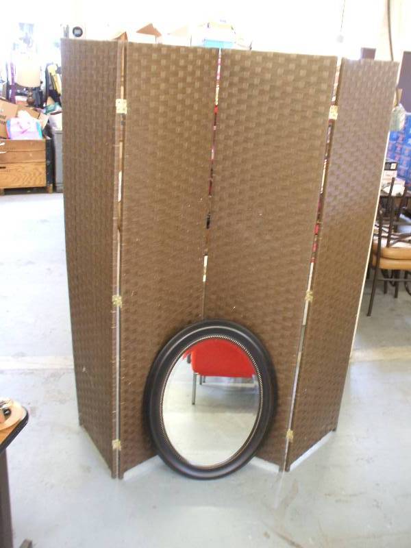 lot 417 image: PRIVACY SCREEN AND OVAL MIRROR