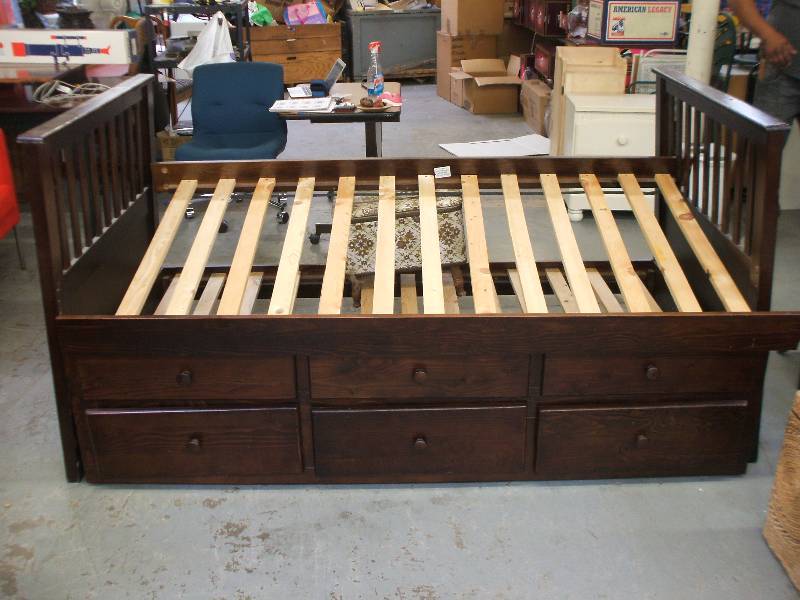lot 420 image: CAPTAINS BED WITH ROLL OUT TRUNDLE