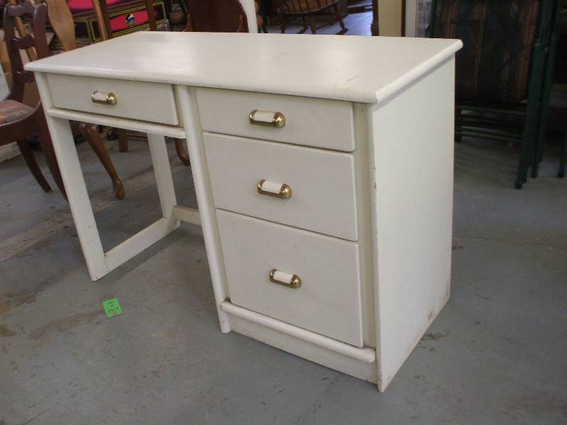 lot 430 image: WHITE DESK
