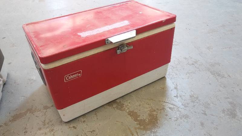 lot 443 image: VINTAGE COLEMAN COOLER