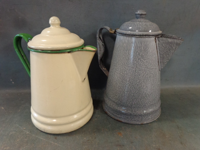 lot 41 image: Tea Pots