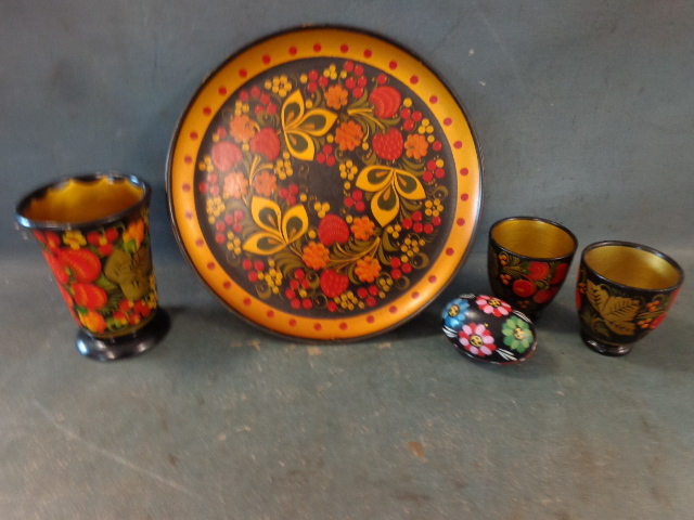 lot 60 image: Wood Dishes