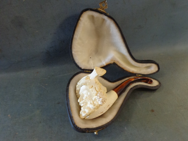 lot 72 image: Tobacco Pipe