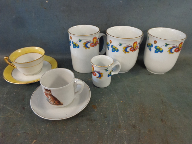 lot 74 image: TeaCoffee Cups