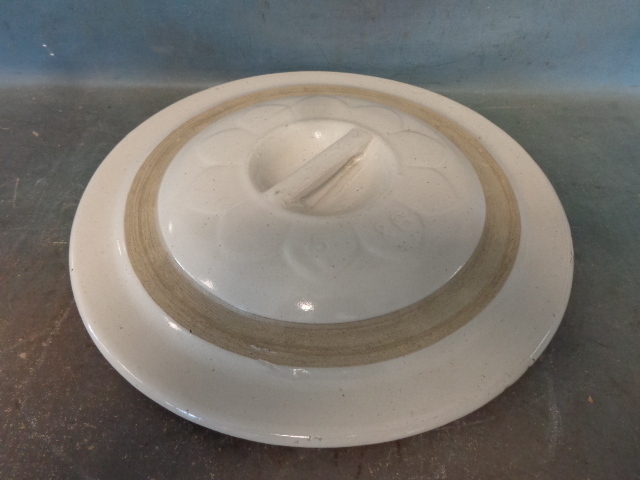lot 2 image: Red Wing Crock Lid