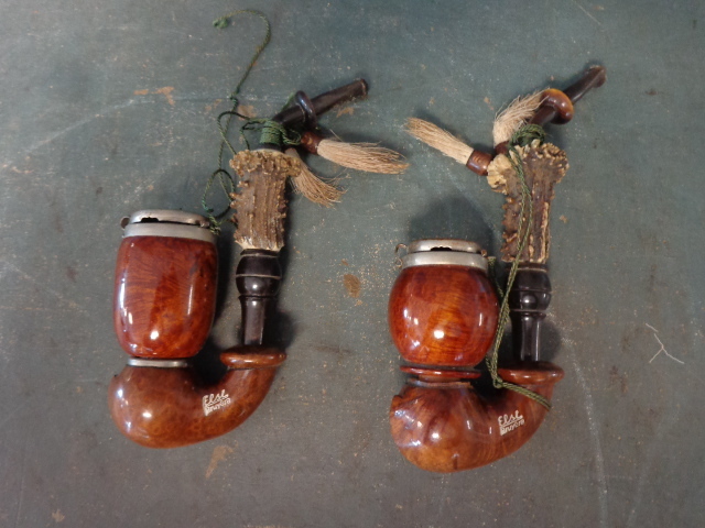 lot 4 image: Ornate Smoking Pipe