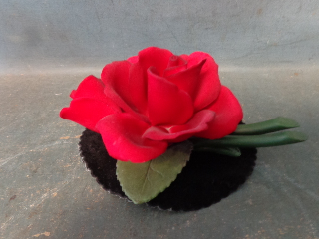 lot 14 image: Porcelain Roses