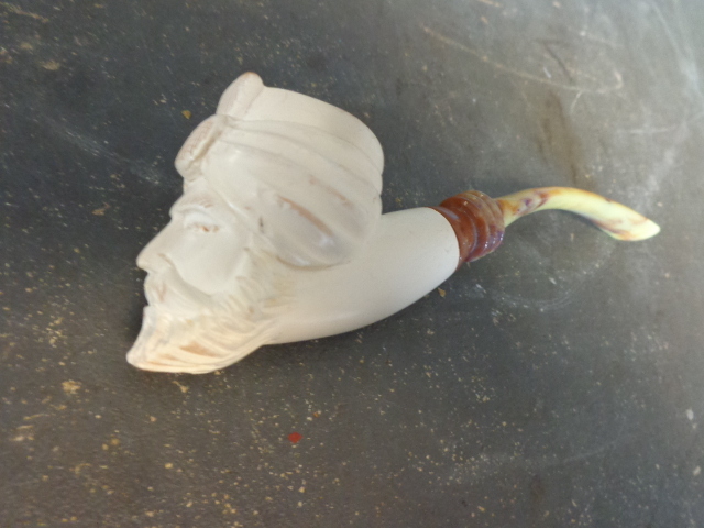 lot 16 image: Ornate Smoking Pipe