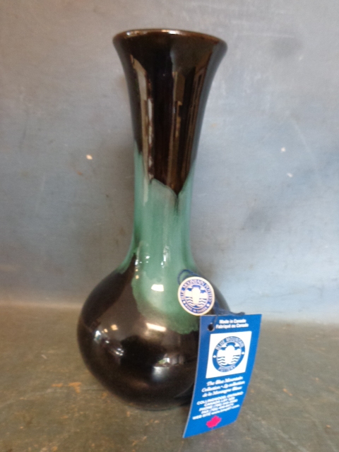 lot 21 image: Blue Mountain Pottery Vase