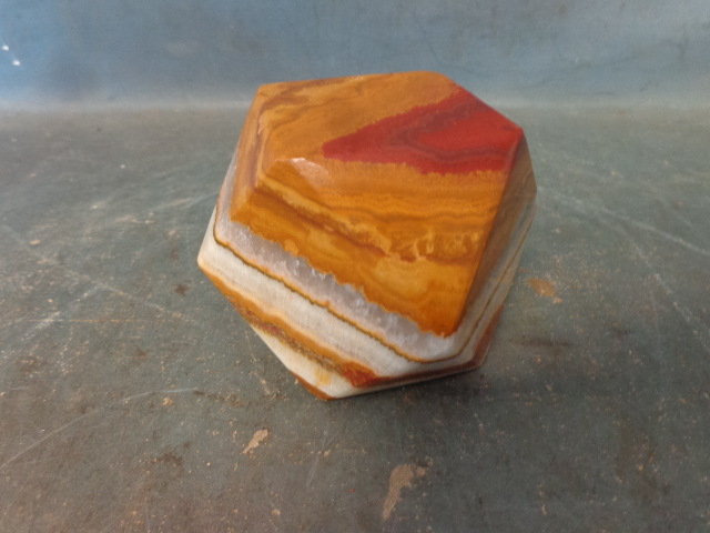 lot 24 image: Agate Paper Weight