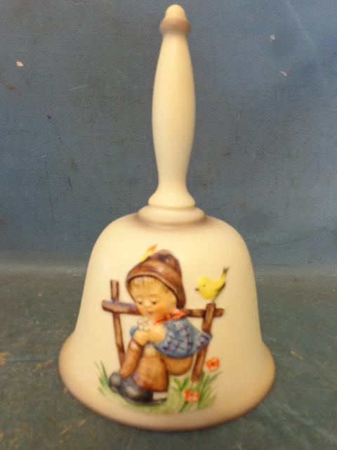 lot 28 image: Hummel Bell