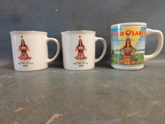lot 84 image: Land O Lakes Coffee Mugs