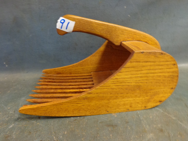 lot 91 image: Berry Rake