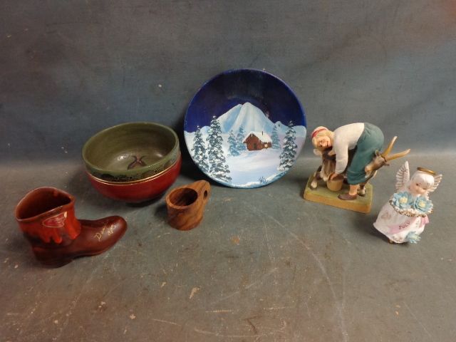 lot 99 image: Decorative Items