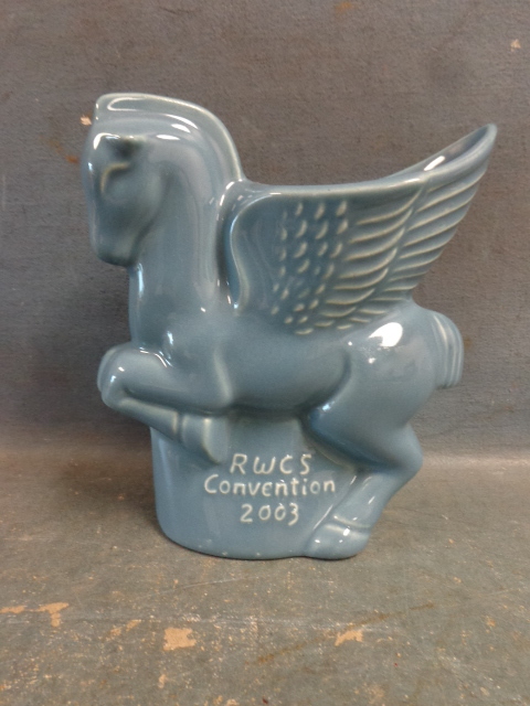 lot 102 image: Red Wing Pegasus Planter