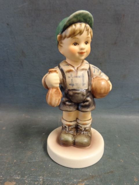 lot 104 image: Hummel