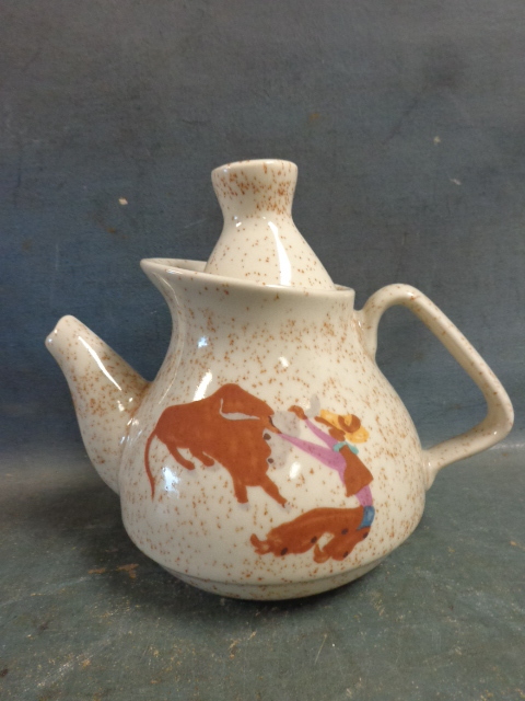 lot 107 image: Red Wing Tea Pot