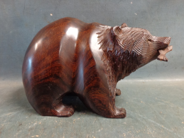 lot 122 image: Carved Wood Bear