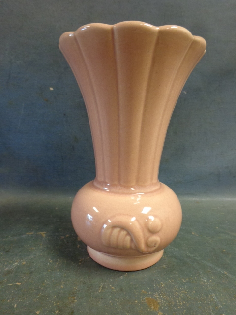lot 123 image: Red Wing Vase