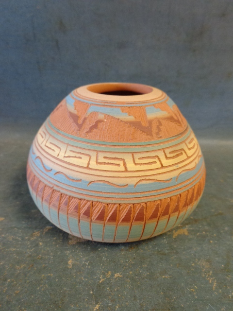 lot 155 image: Navajo pot
