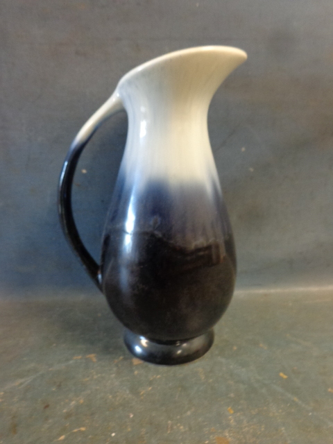 lot 160 image: Red Wing Pitcher
