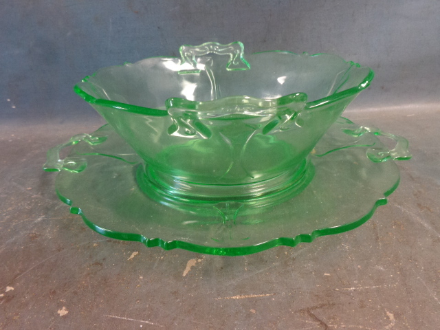 lot 164 image: Green Glassware