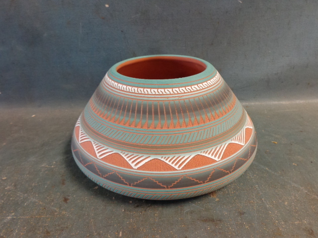lot 195 image: Navajo Clay Pot