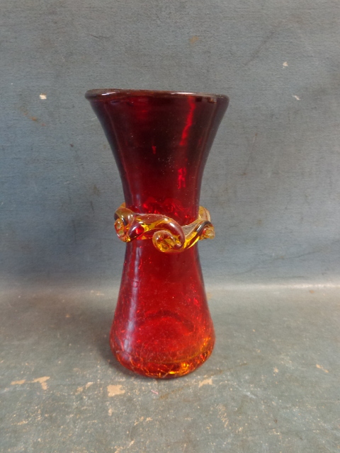 lot 196 image: Red Glass Vase