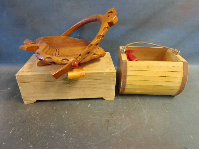 lot 207 image: Wood Decor