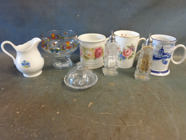 lot 209 image: Mugs, Shakers and More