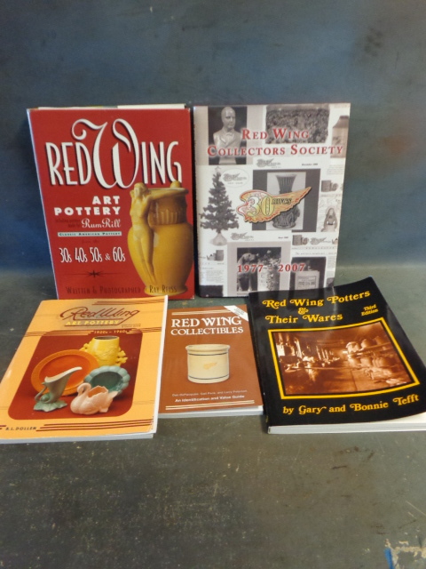 lot 212 image: Red Wing Collectors Books
