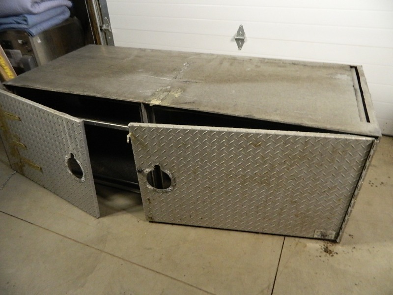 lot 41 image: Large Aluminum Truck Toolbox