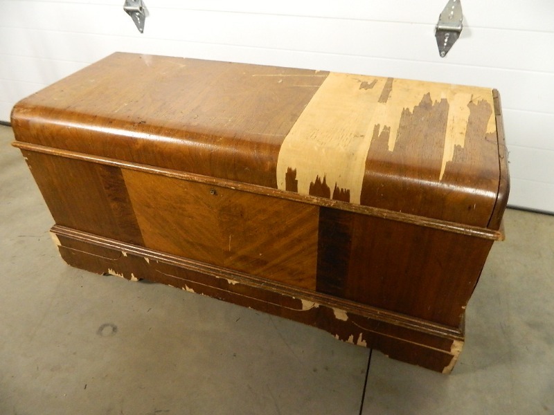 lot 44 image: Big Old Vintage Roos Chest