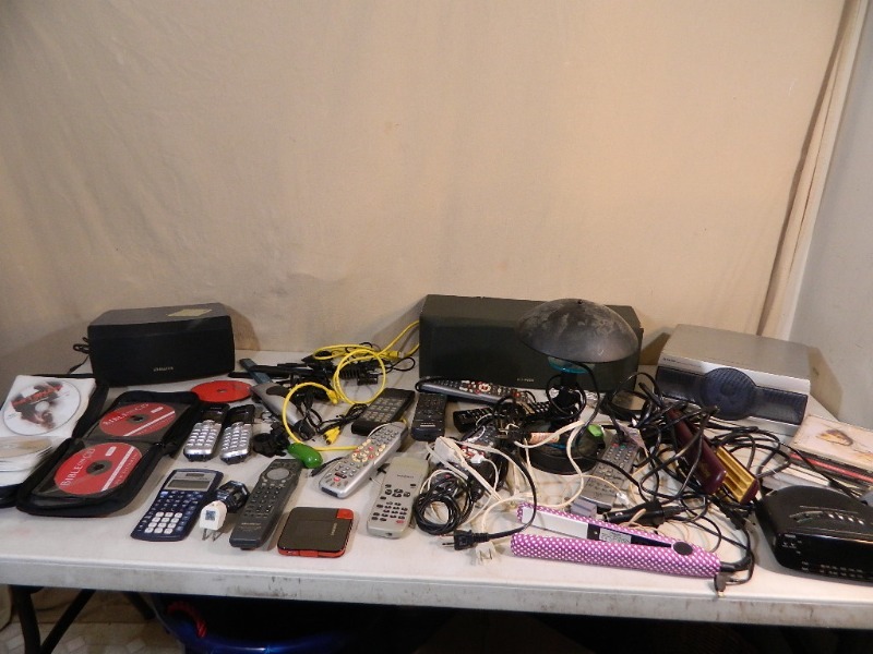 lot 185 image: Assorted Electronics