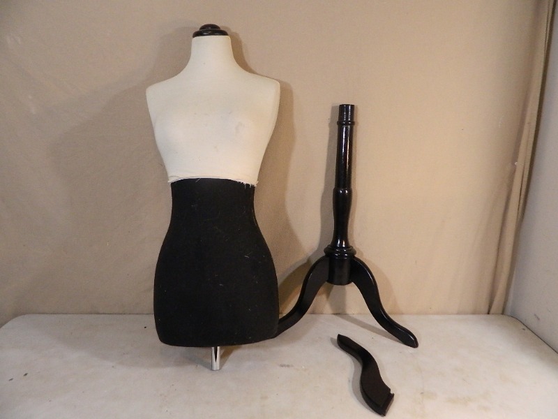 lot 210 image: Very Cool Old Dress Form  Mannequin