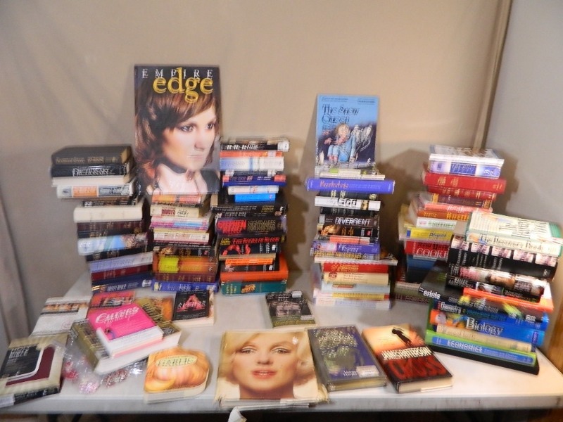 lot 220 image: Large Assortment of Books