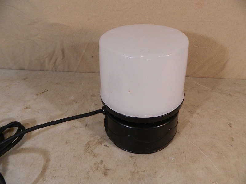 lot 4 image: New LED Work Light  Lantern