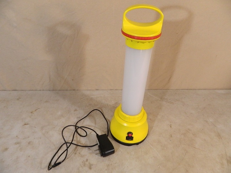 lot 5 image: New Cordless LED Work Light  Lantern