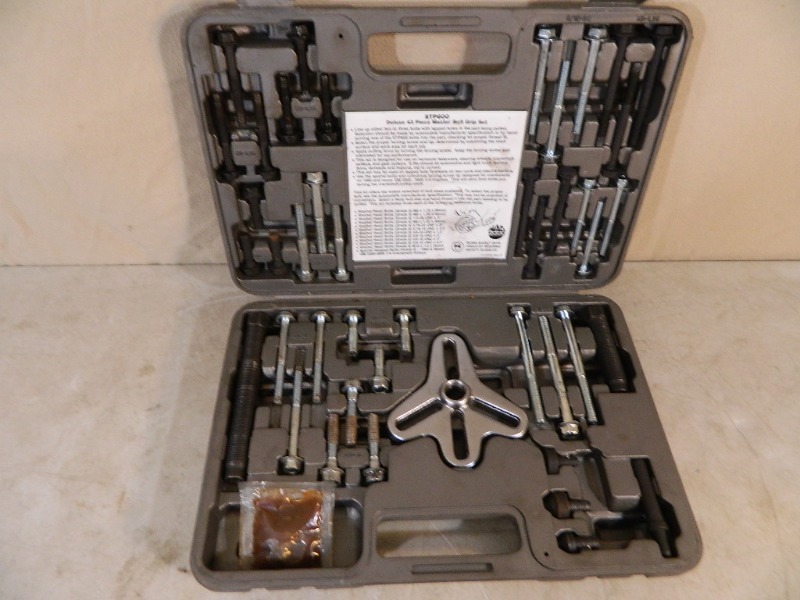 lot 10 image: Mac Tools Master Bolt Grip Pulling Kit