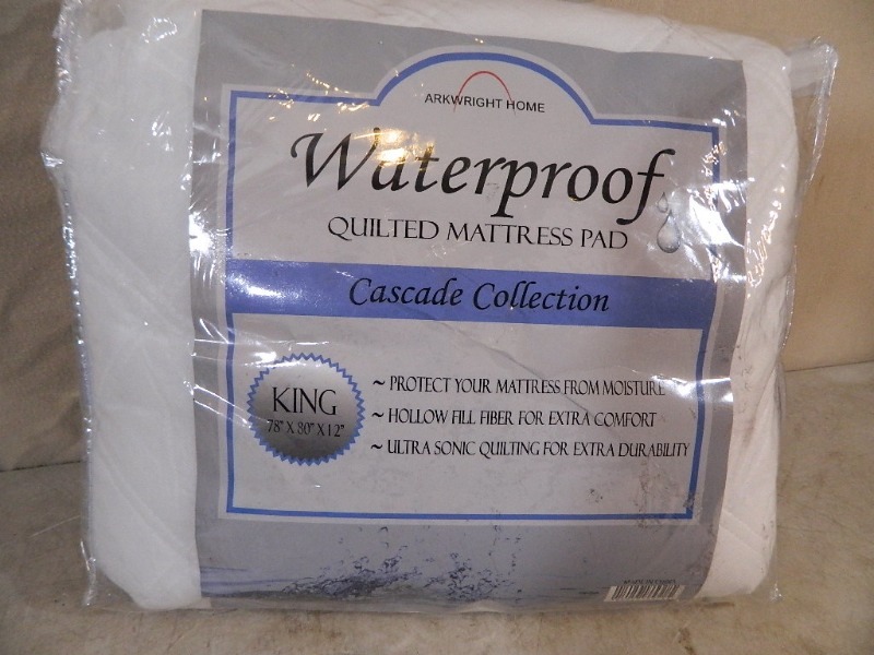 lot 20 image: New King Size Waterproof Quilted Mattress Pad