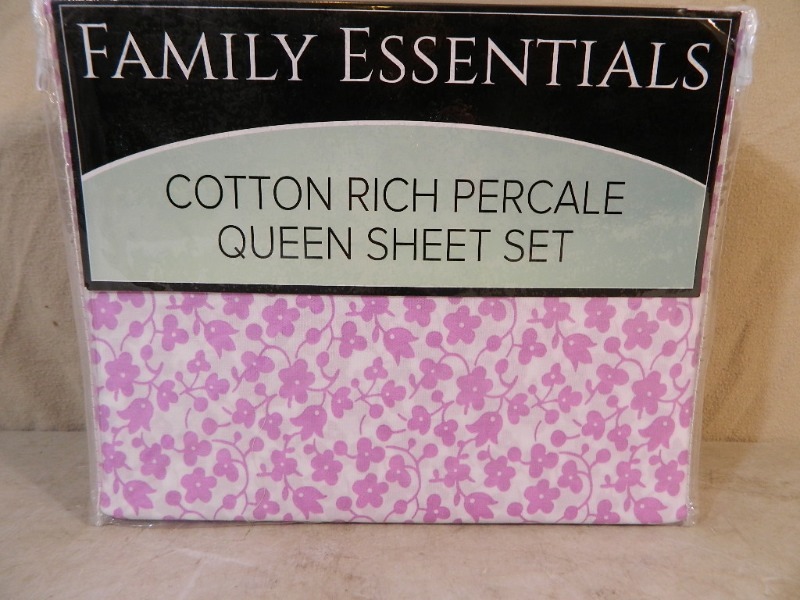 lot 76 image: New Queen Sheet Set