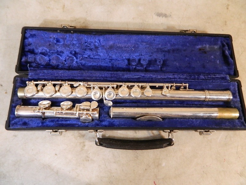 lot 83 image: Gemeinhardt M2 Flute in Case
